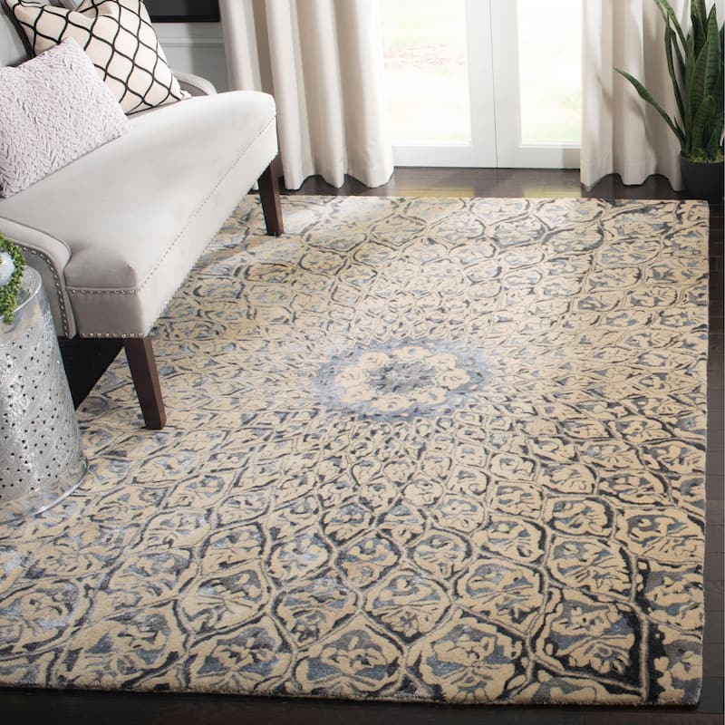 SAFAVIEH Handmade Allure Nazire Modern Floral Wool Rug - 8' x 10' - Ivory/Charcoal