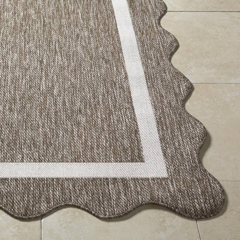 Livabliss Miami Beach Traditional Indoor / Outdoor Area Rug