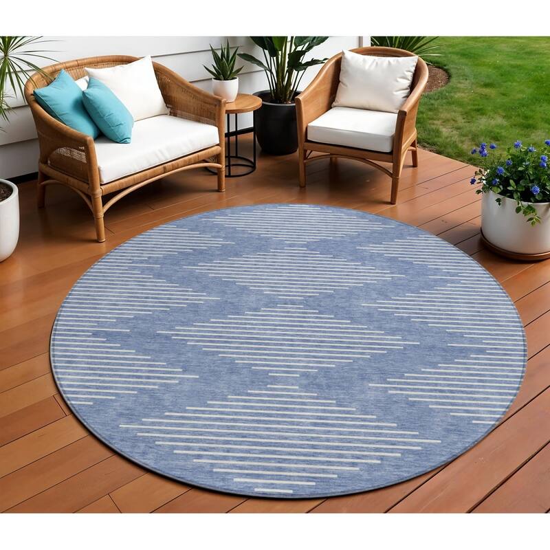 HomeRoots Geometric Transitional Rectangle Outdoor Rug - 8' Round
