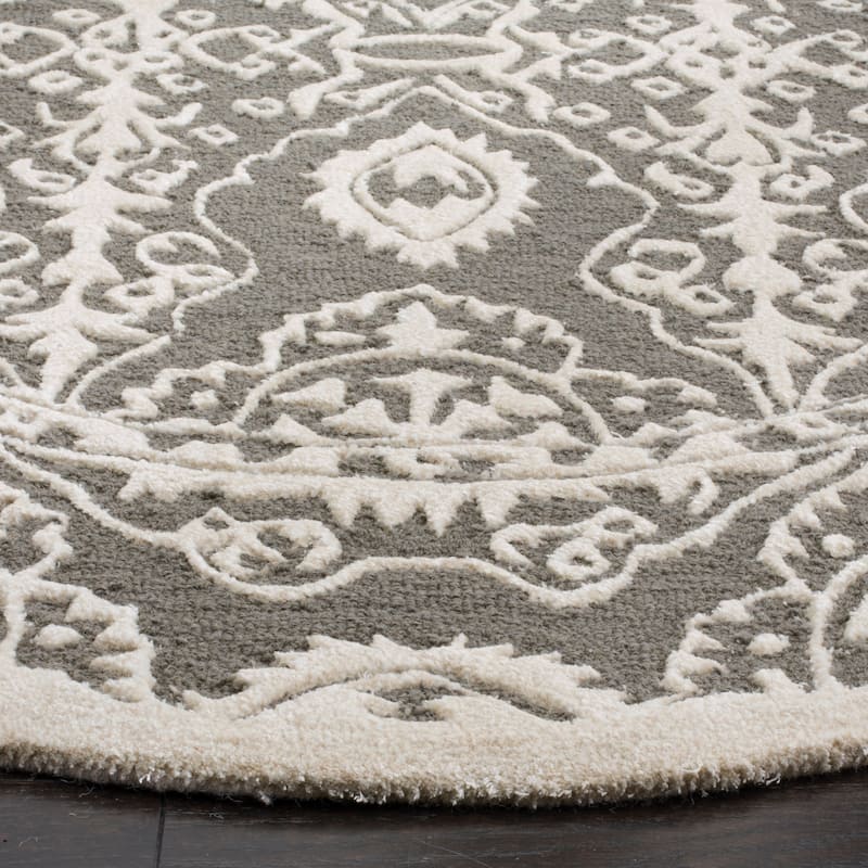 SAFAVIEH Handmade Bella Wivine Modern Floral Wool Rug