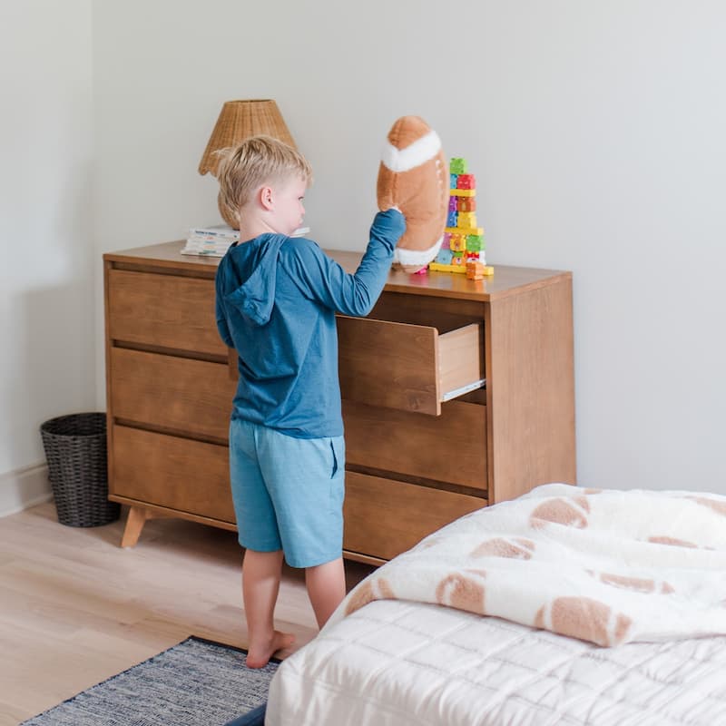 Max and Lily Scandinavian 6 Drawer Dresser