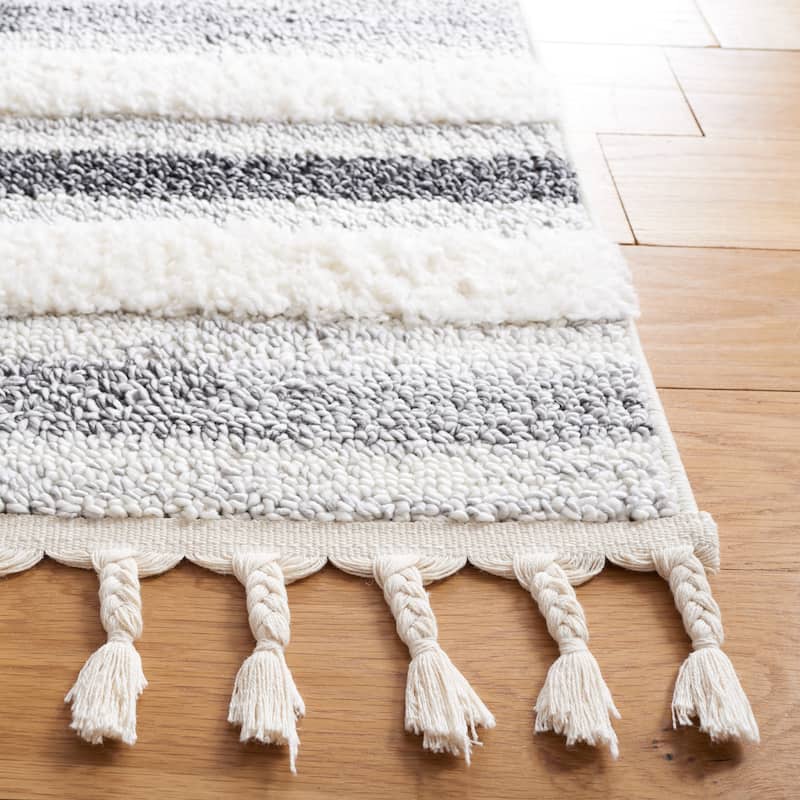 SAFAVIEH, Moroccan Tassel Shag Eathel 2-inch Thick Rug