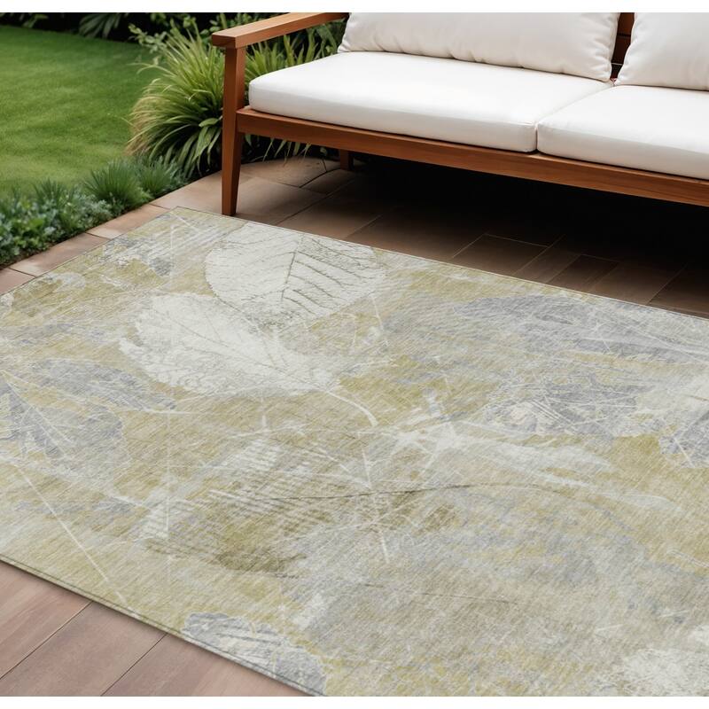 HomeRoots Floral Transitional Rectangle Outdoor Rug - 8' X 10'