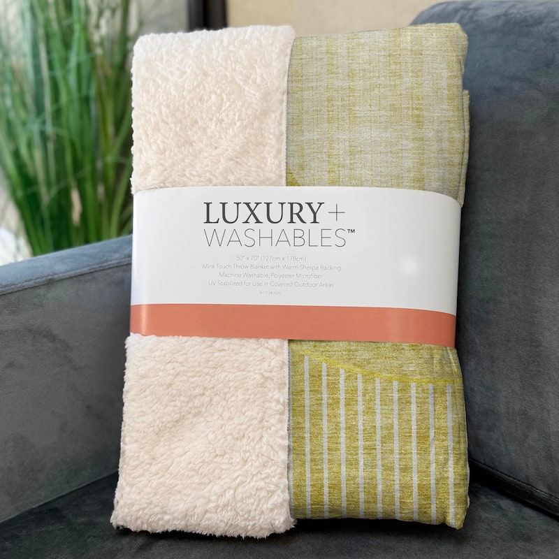 Premium Machine Washable Casual Geo Sherpa Throw Blanket