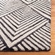 preview thumbnail 5 of 11, SAFAVIEH Handmade Micro-Loop Hinderike Wool Rug 2'6" x 5' - Charcoal/Ivory - Rectangle