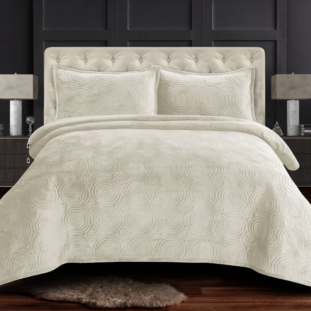 Capri Medallion Velvet Oversized Solid Quilt Set