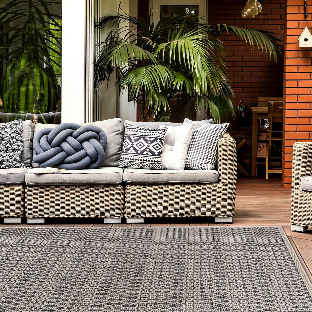 Contemporary Trellis Indoor/Outdoor Area Rug