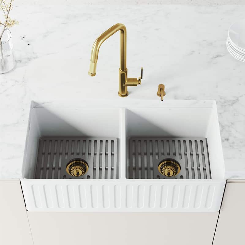 VIGO Hart Angular 18" H Single Handle Pull-Down Kitchen Faucet