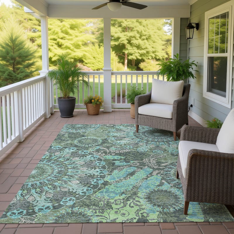 Machine Washable Indoor/ Outdoor Traditional Pinwheel Chantille Rug