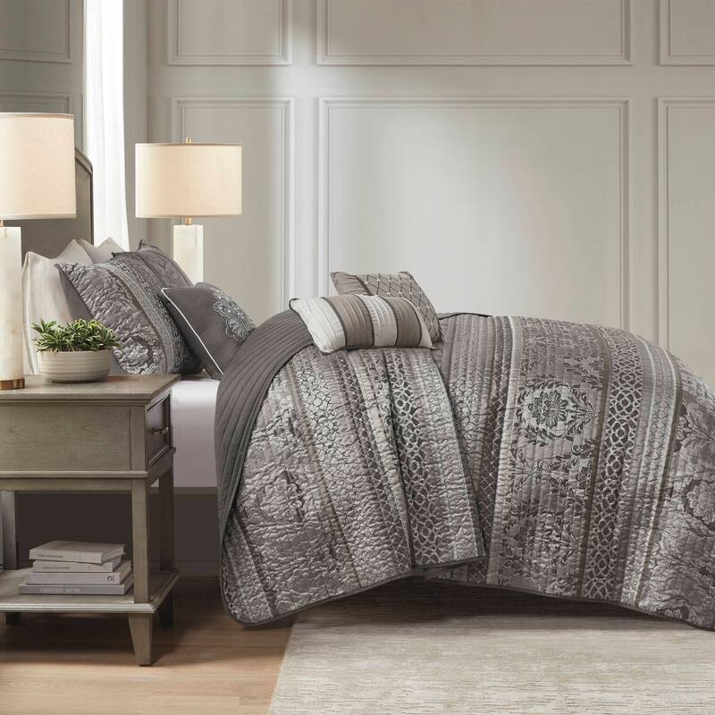 Madison Park Venetian 6 Piece Jacquard Quilt Set with Throw Pillows