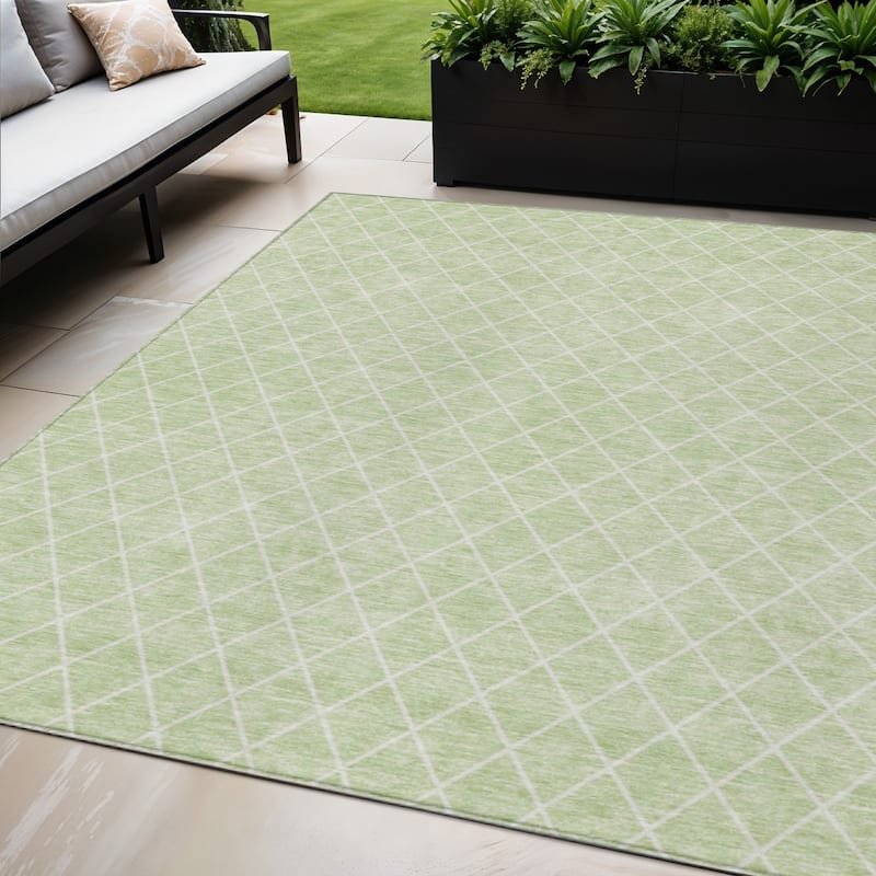 HomeRoots Geometric Transitional Rectangle Outdoor Rug - 5' X 8'