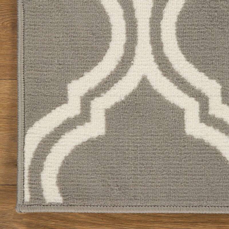 Contemporary Ornamental Double Trellis Power-Loomed Indoor Area Rug by Superior