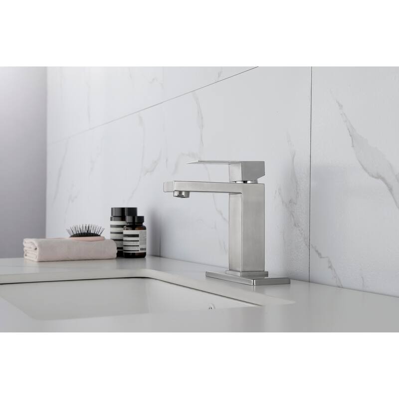 Single Handle Bathroom Sink Faucet with Pop-Up Drain (with Overflow)