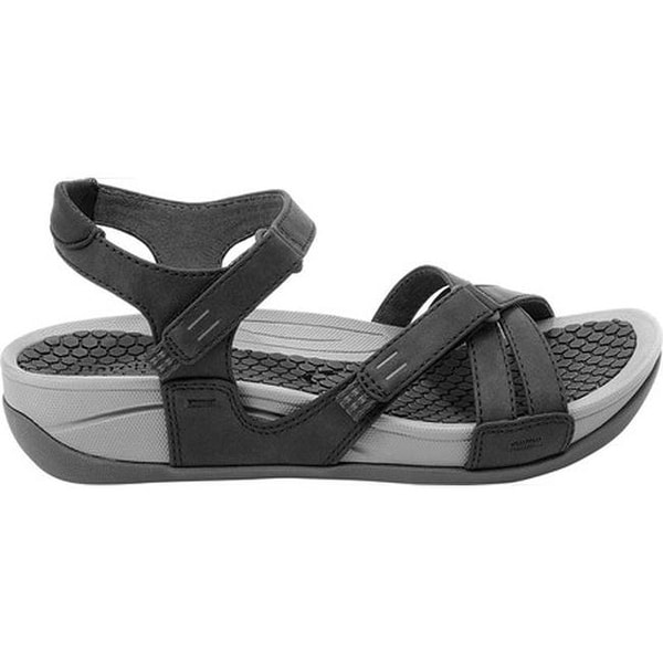 baretraps walking sandals
