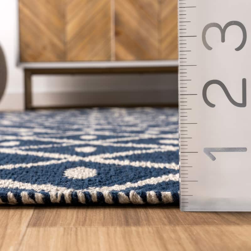Nuloom Geometric Quinn Flatweave Corner Tassel Area Rug