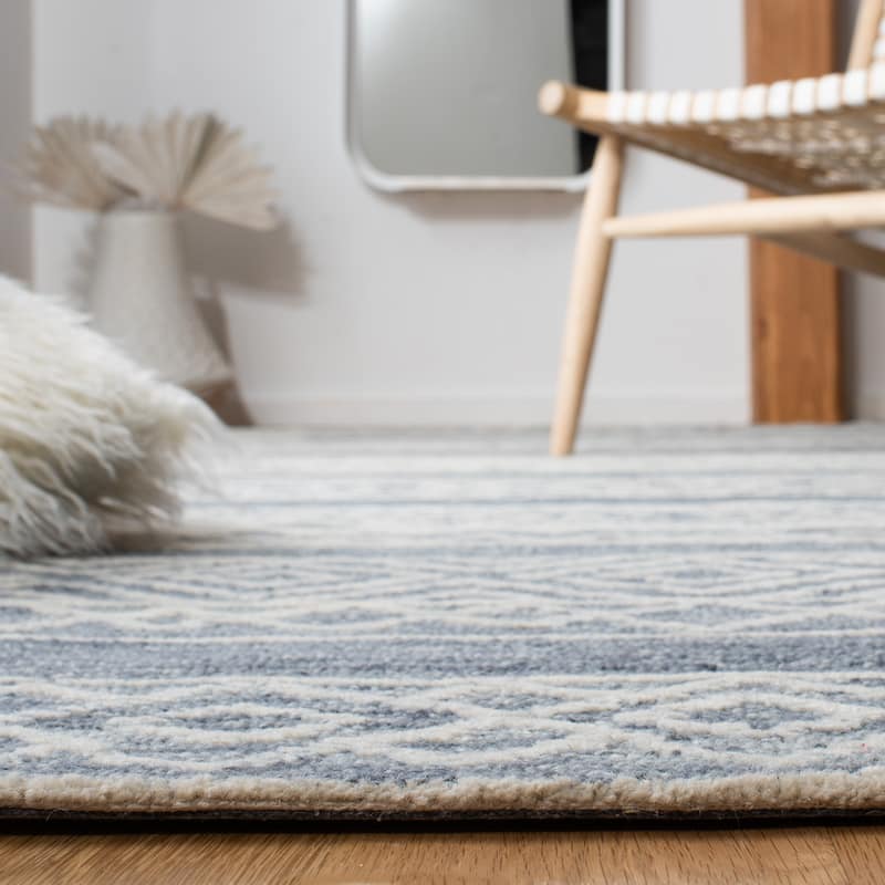 SAFAVIEH Handmade Metro Maelane French Country Wool Rug