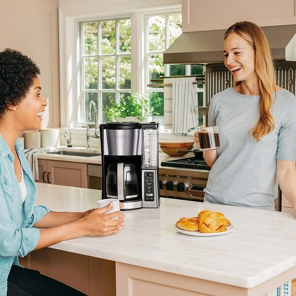Ninja CE251 Programmable Brewer with 12-cup Glass Carafe - Bed