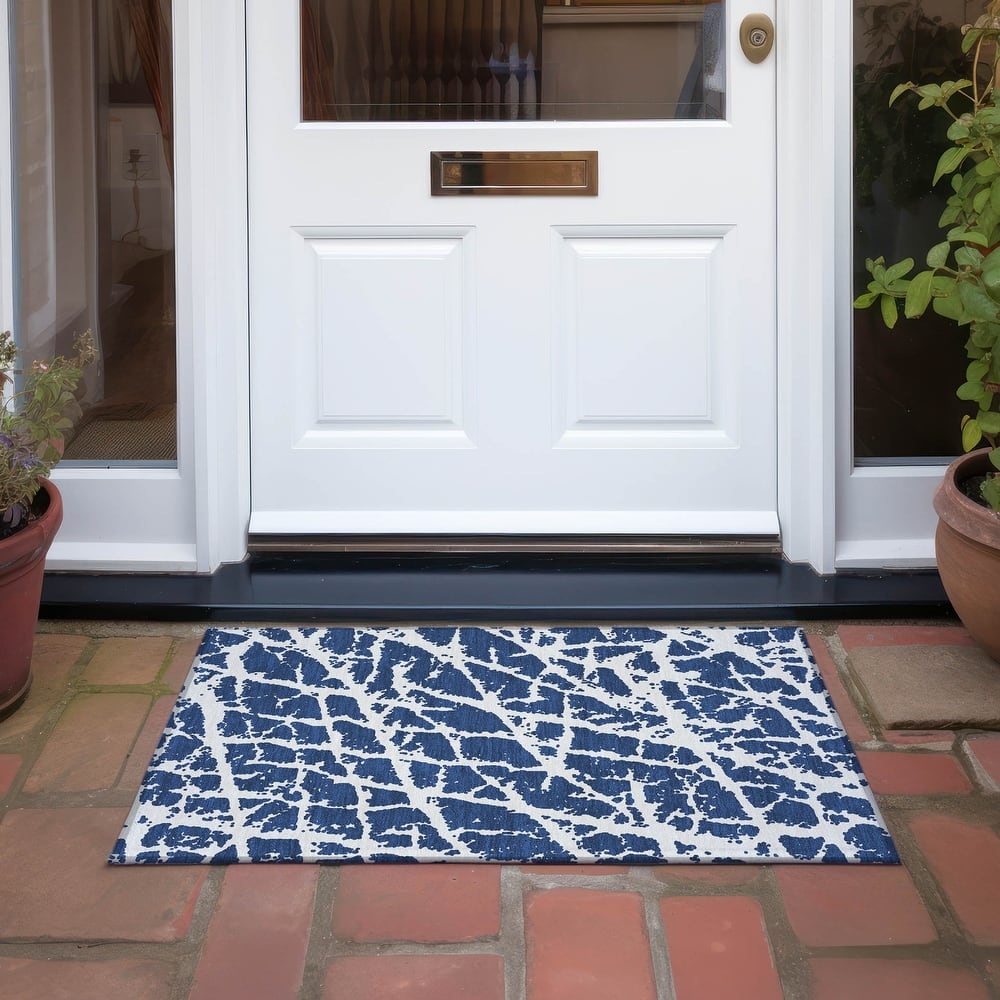 Machine Washable Indoor/ Outdoor Transitional Navy Crackle Chantille Rug