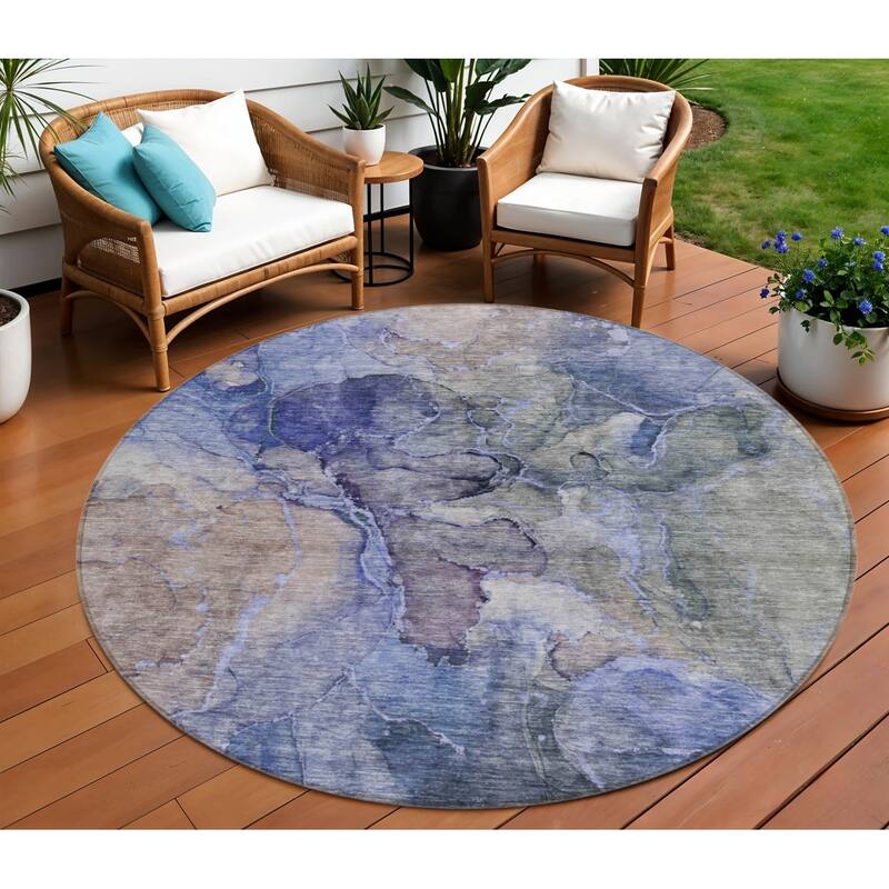 HomeRoots Abstract Transitional Rectangle Outdoor Rug - 8' Round