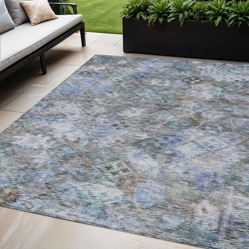 HomeRoots Floral Traditional Rectangle Outdoor Rug - 5' X 8'