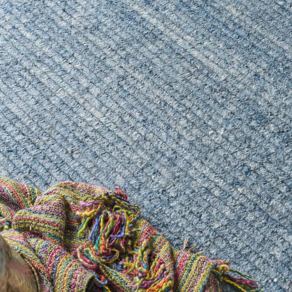 EXQUISITE RUGS Kaza Hand-loomed New Zealand Wool Blue Area Rug.