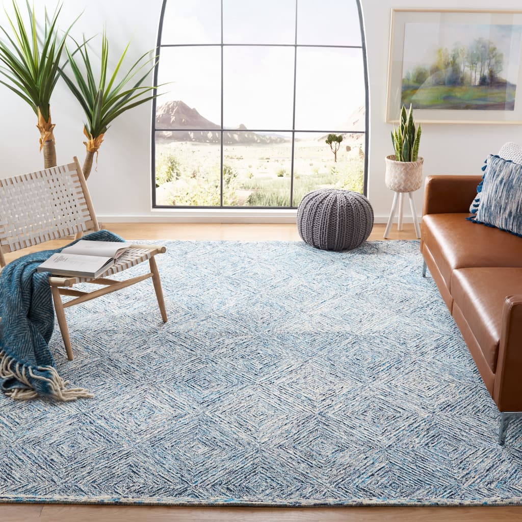 SAFAVIEH Handmade Capri Blathnaid Contemporary Wool Rug