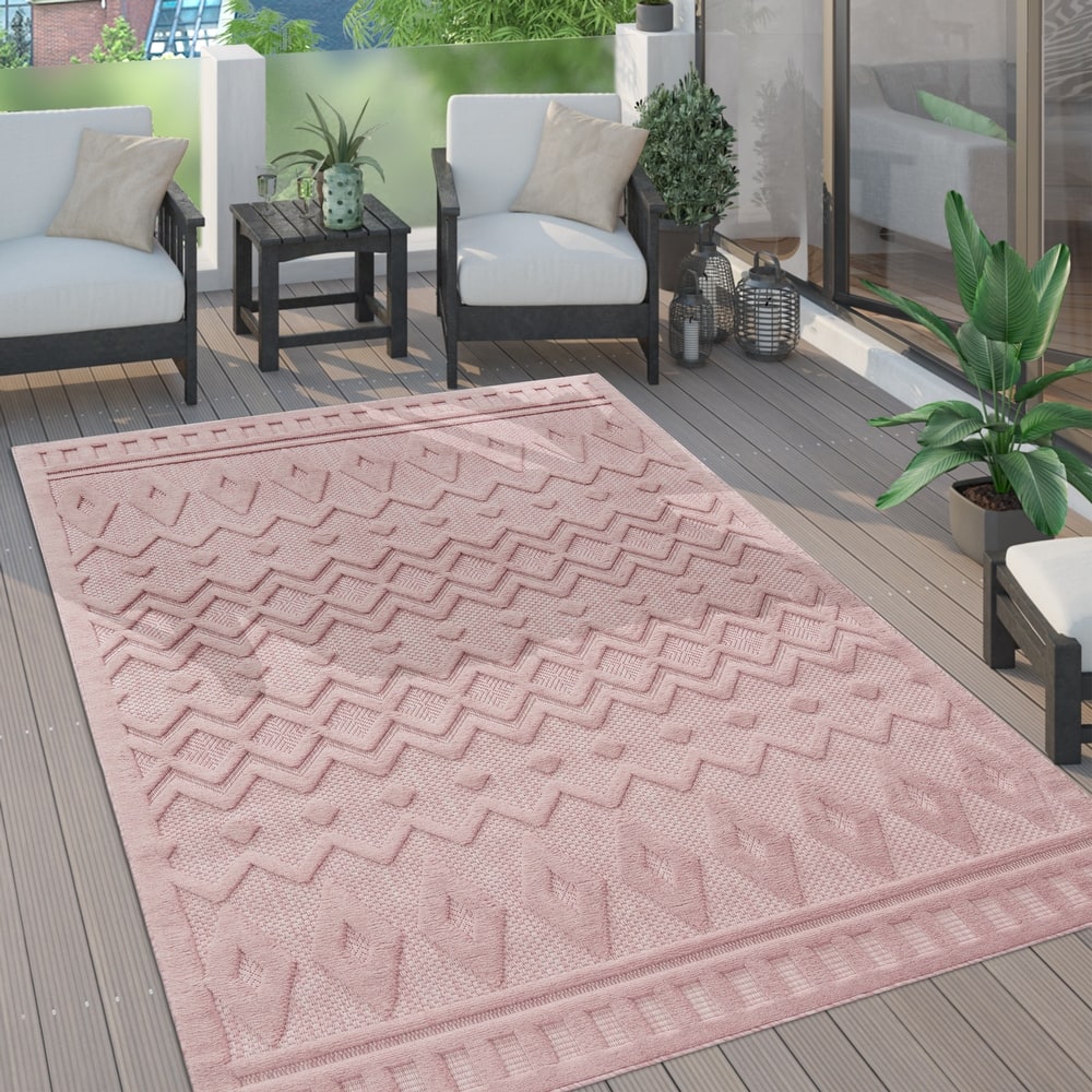 Indoor & Outdoor Rug With Geometric Trellis High-Low Pattern