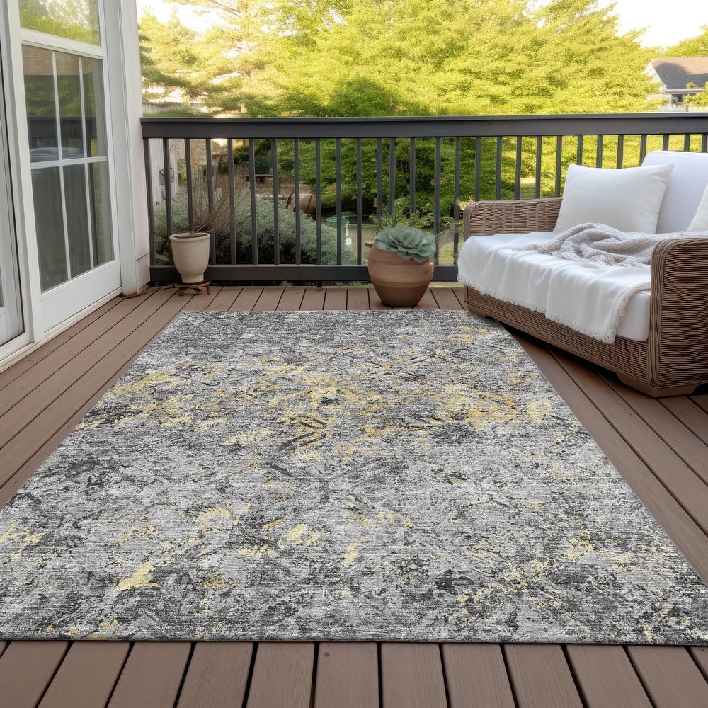 Machine Washable Indoor/ Outdoor Chantille Distressed Diamonds Rug
