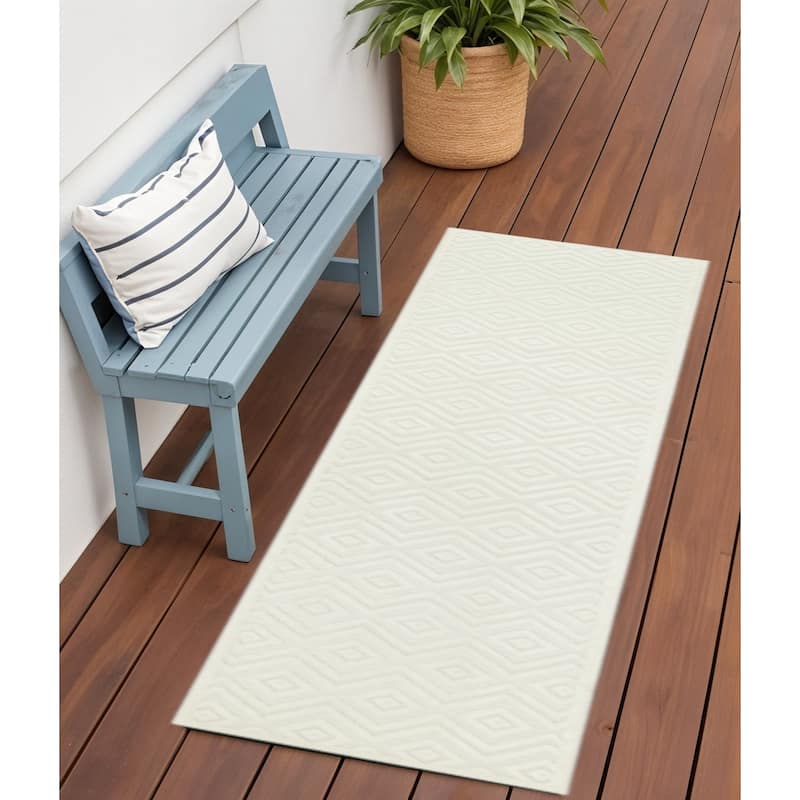 HomeRoots Geometric Modern Rectangle Outdoor Rug - 6' Runner - White/Ivory - 6' Runner