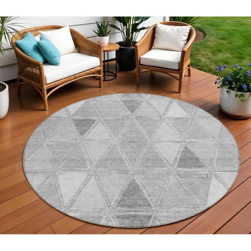 HomeRoots Geometric Transitional Rectangle Outdoor Rug - 8' Round