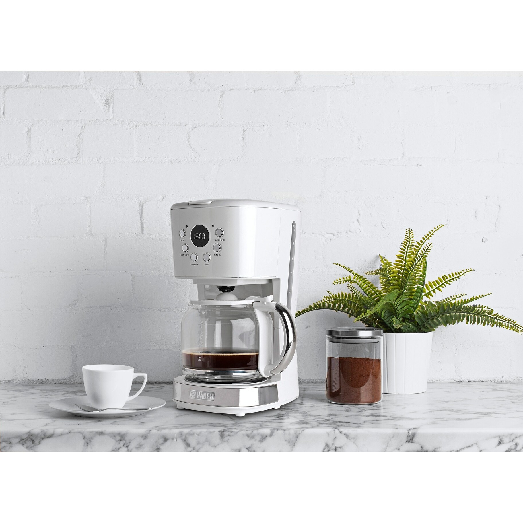 https://ak1.ostkcdn.com/images/products/is/images/direct/566cbebf03fe52cf452fe10dd40a208998237b02/Haden-Dorset-12-Cup-Programmable-Coffee-Maker-with-Strength-Control-in-Putty-Beige.jpg