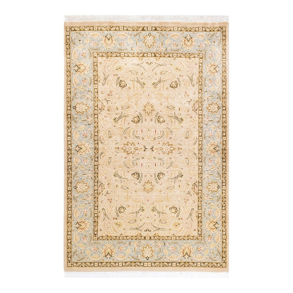 Overton Hand Knotted Wool Traditional Oriental Ivory Area Rug - 4' x 6'