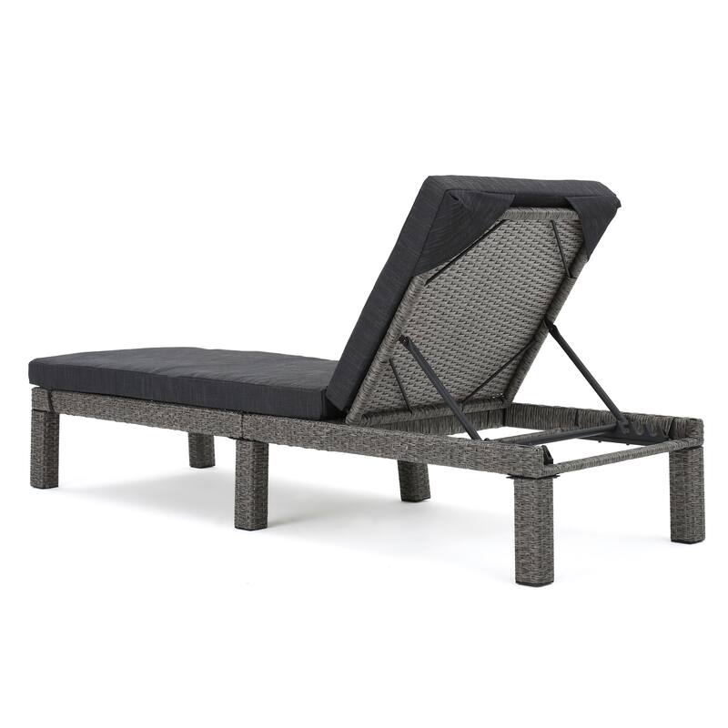 Outdoor Wicker Chaise Lounge Chair Recliner with Cushion for Patio Garden Beachside