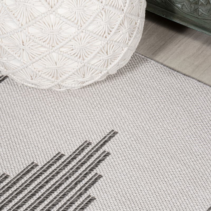 JONATHAN Y Castara Diamond Stripe Indoor/Outdoor Area Rug