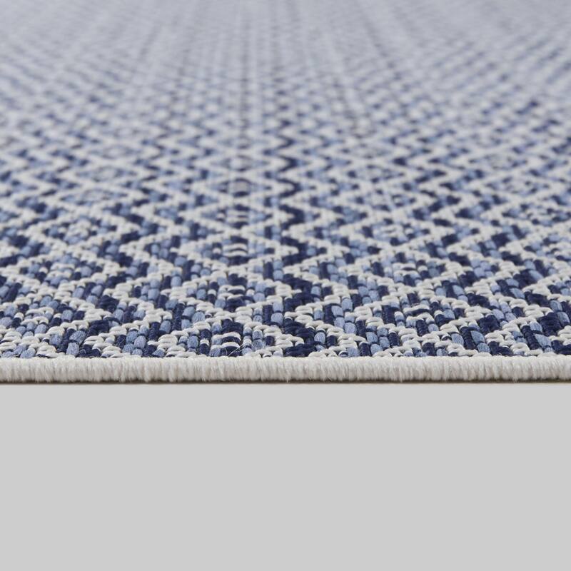 Calista Transitional Diamond Indoor/Outdoor Area Rug