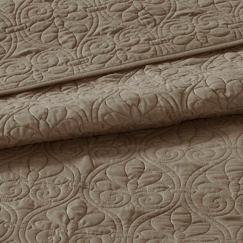 Madison Park Mansfield Reversible Oversized 3-piece Solid Texture Bedspread Quilt Set with Matching Shams