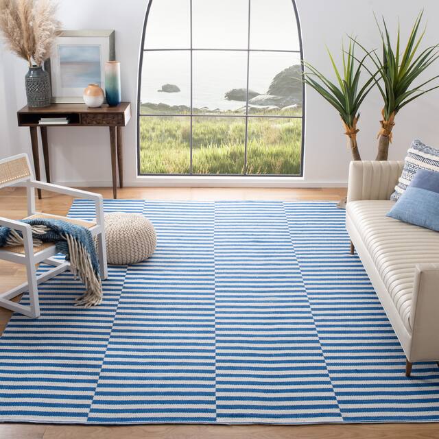 SAFAVIEH Handmade Flatweave Montauk Salinda Casual Cotton Rug - 5' x 7' - Ivory/Blue