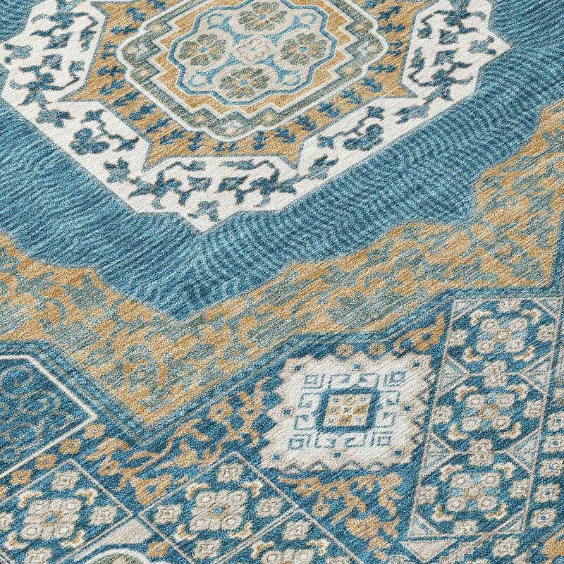 Machine Washable Indoor/ Outdoor Traditonal Isaiah Chantille Rug