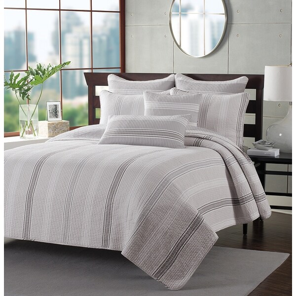 Bed bath hot sale and beyond quilt