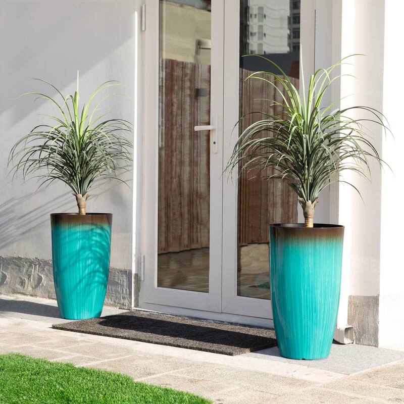 Glitzhome 23.5"H Set of 2 Oversized Gradient Blue or Green Planter Tall Plastic Flower Pot