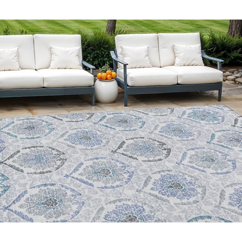 HomeRoots Medallion Transitional Rectangle Outdoor Rug - 9' X 12'