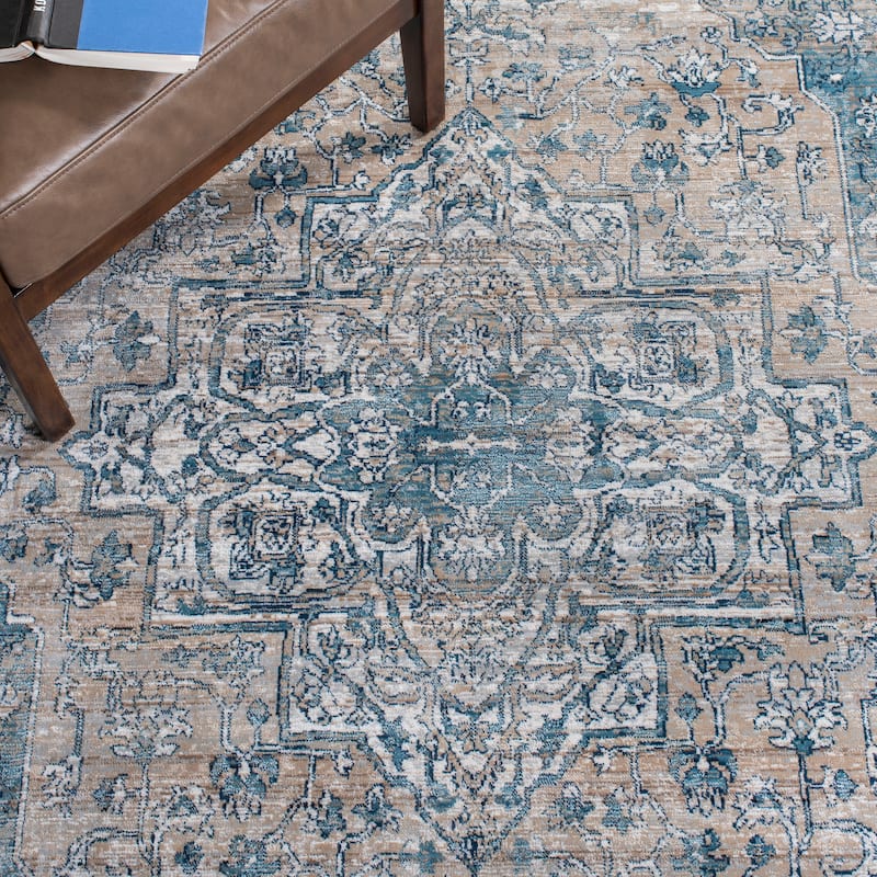 SAFAVIEH Victoria Jannie Traditional Oriental Rug