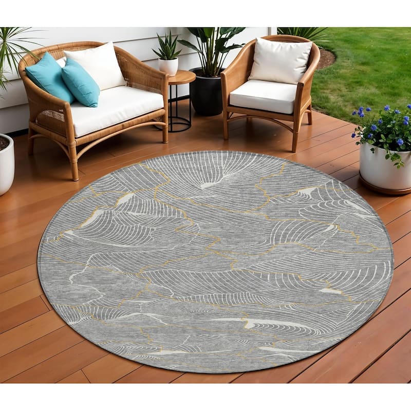 HomeRoots Abstract Transitional Rectangle Outdoor Rug - 8' Round