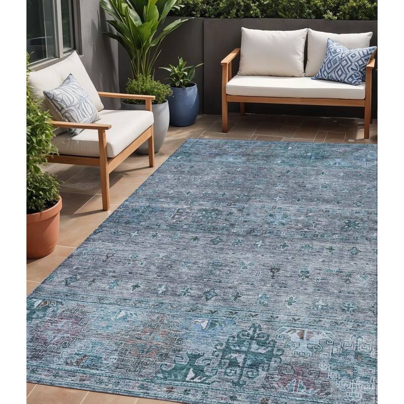 HomeRoots Floral Transitional Rectangle Outdoor Rug - 5' X 8'