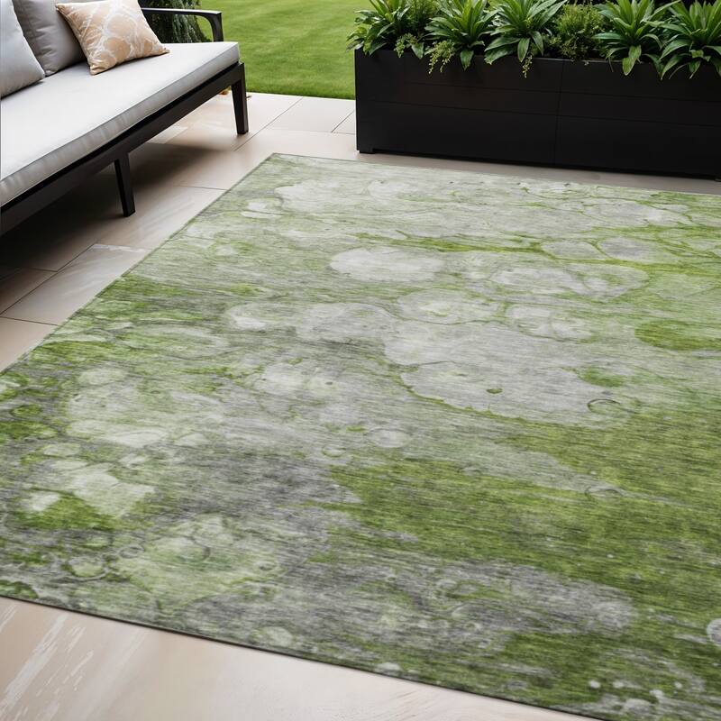 HomeRoots Abstract Transitional Rectangle Outdoor Rug - 5' X 8'