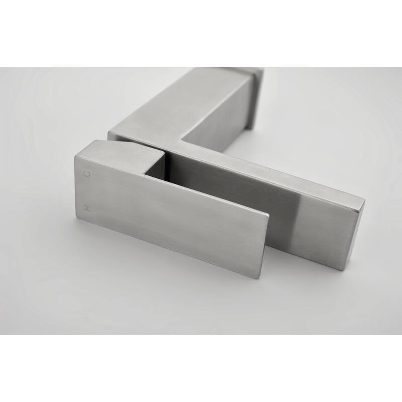 Single Handle Bathroom Sink Faucet with Pop-Up Drain (with Overflow)