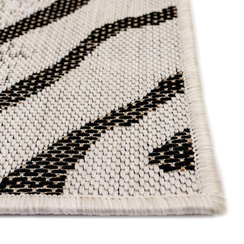 Liora Manne Carmel Zebra Indoor/Outdoor Rug Sand