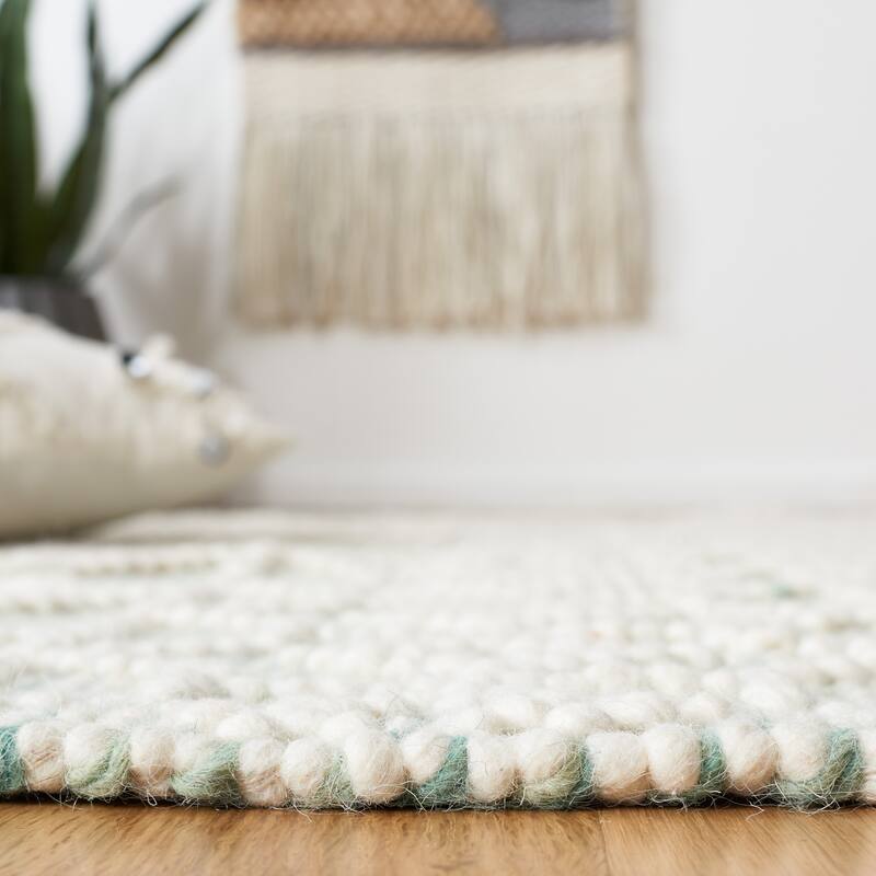 SAFAVIEH Handmade Natura Tobea Fringe Wool Rug