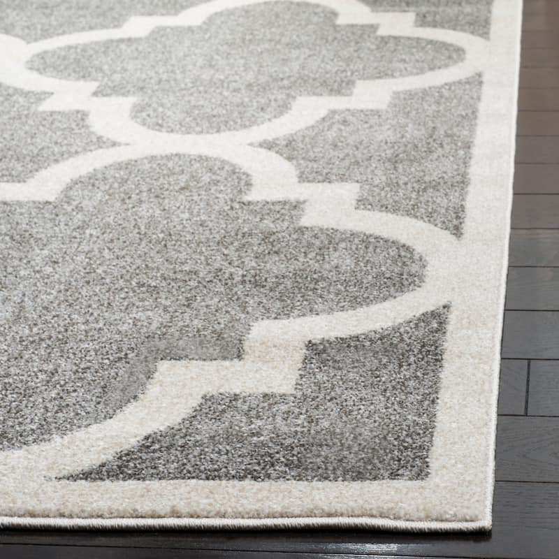 SAFAVIEH Amherst Elvana Modern Rug