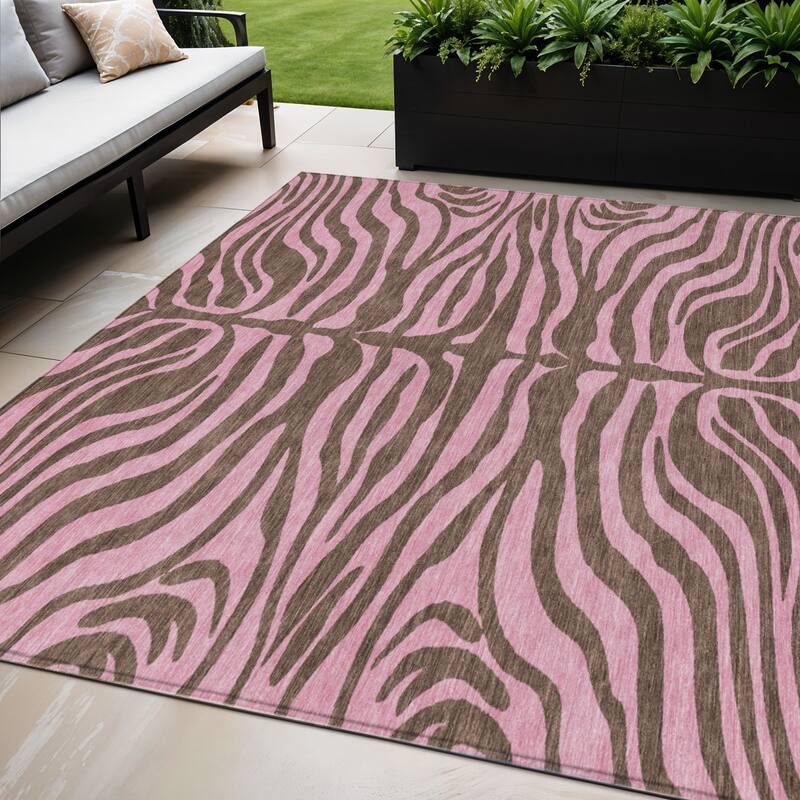 HomeRoots Animal Print Transitional Rectangle Outdoor Rug - 5' X 8'